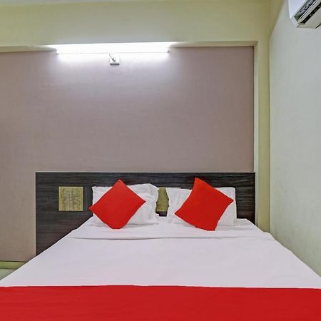 Oyo 82461 Hotel Darshan Banquet And Rooms Surat Exterior foto