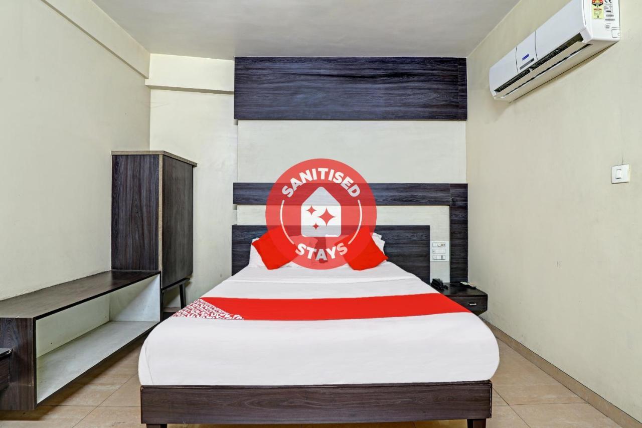 Oyo 82461 Hotel Darshan Banquet And Rooms Surat Exterior foto